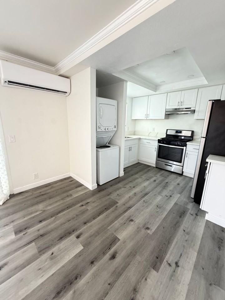311 Zenith St #04 - Photo 5 of 21