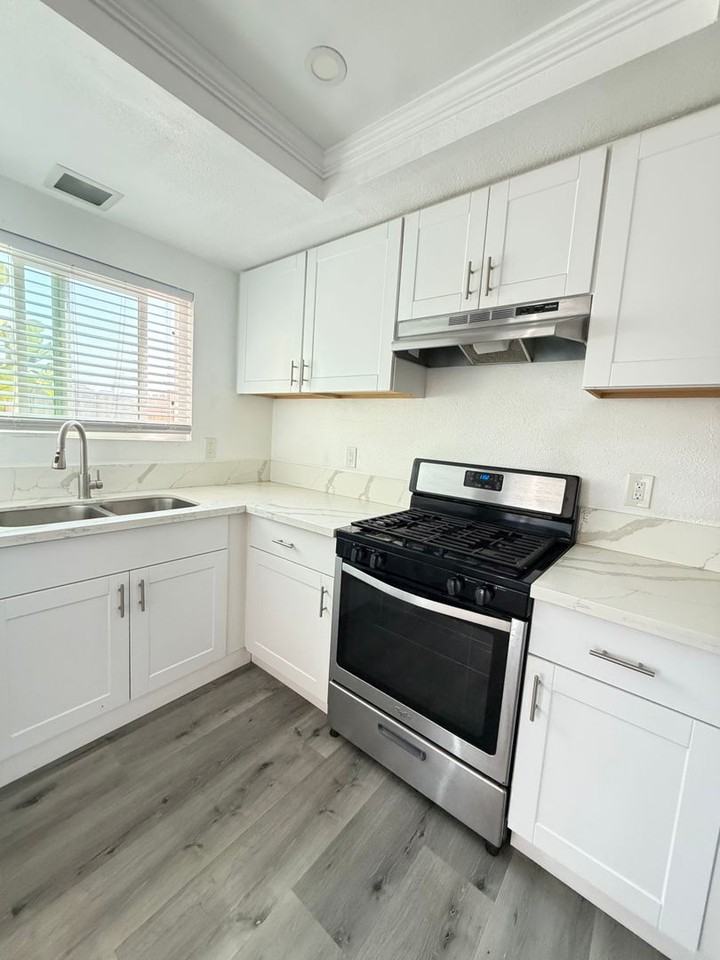 311 Zenith St #04 - Photo 6 of 21