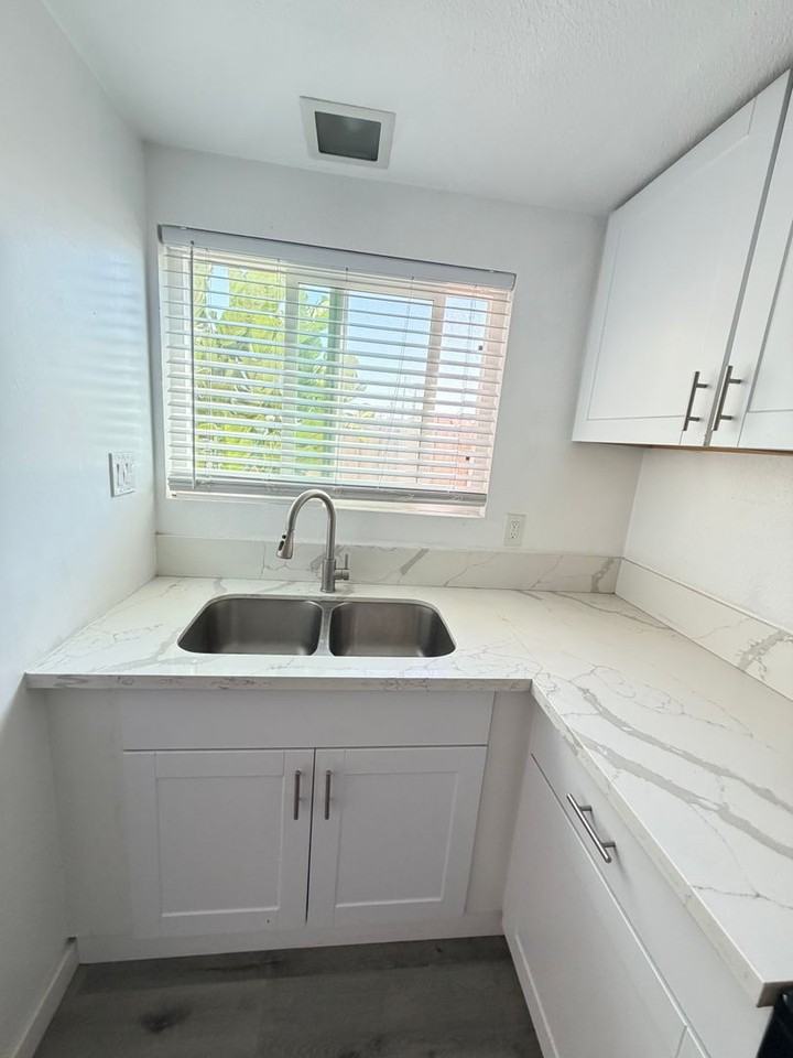 311 Zenith St #04 - Photo 7 of 21
