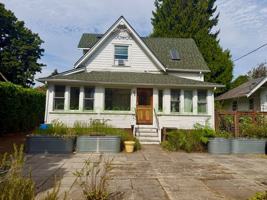 featured image of 1733 N Alberta St