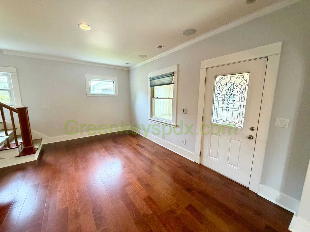 1733 N Alberta St - Photo 5 of 38