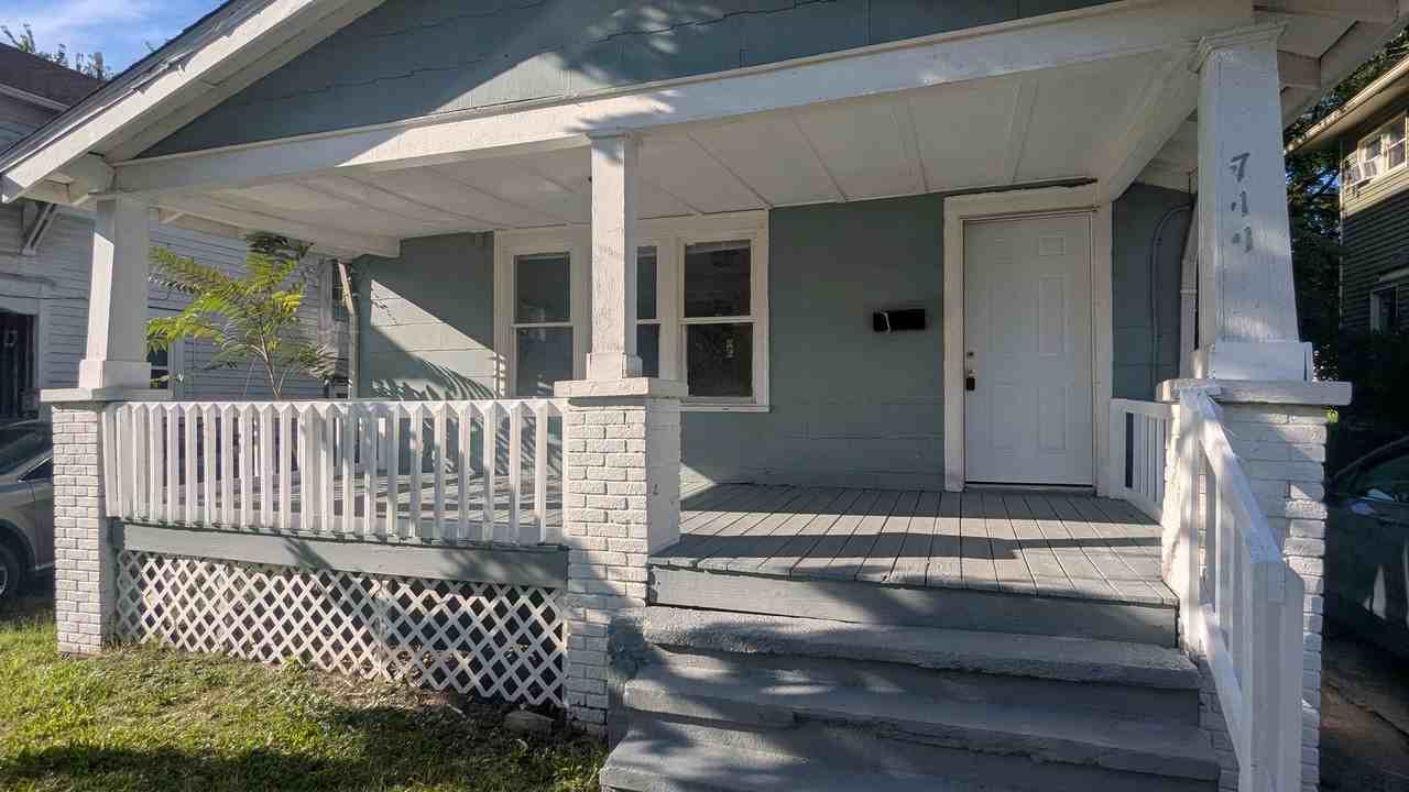 711 Roselawn Ave