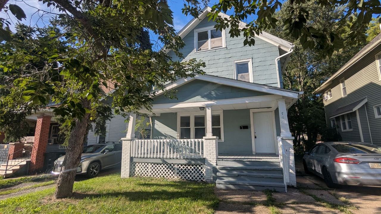711 Roselawn Ave - Photo 2 of 38