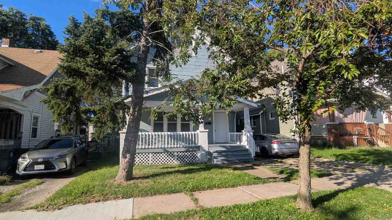 711 Roselawn Ave - Photo 3 of 38