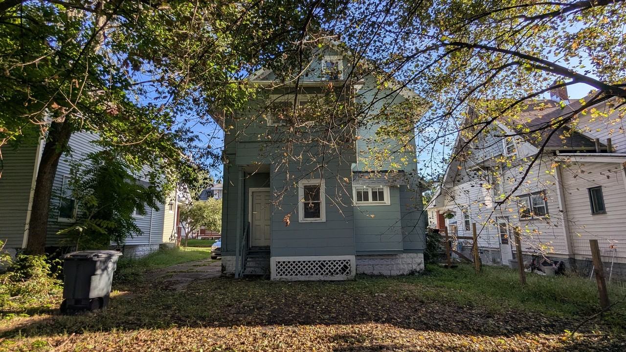 711 Roselawn Ave - Photo 4 of 38