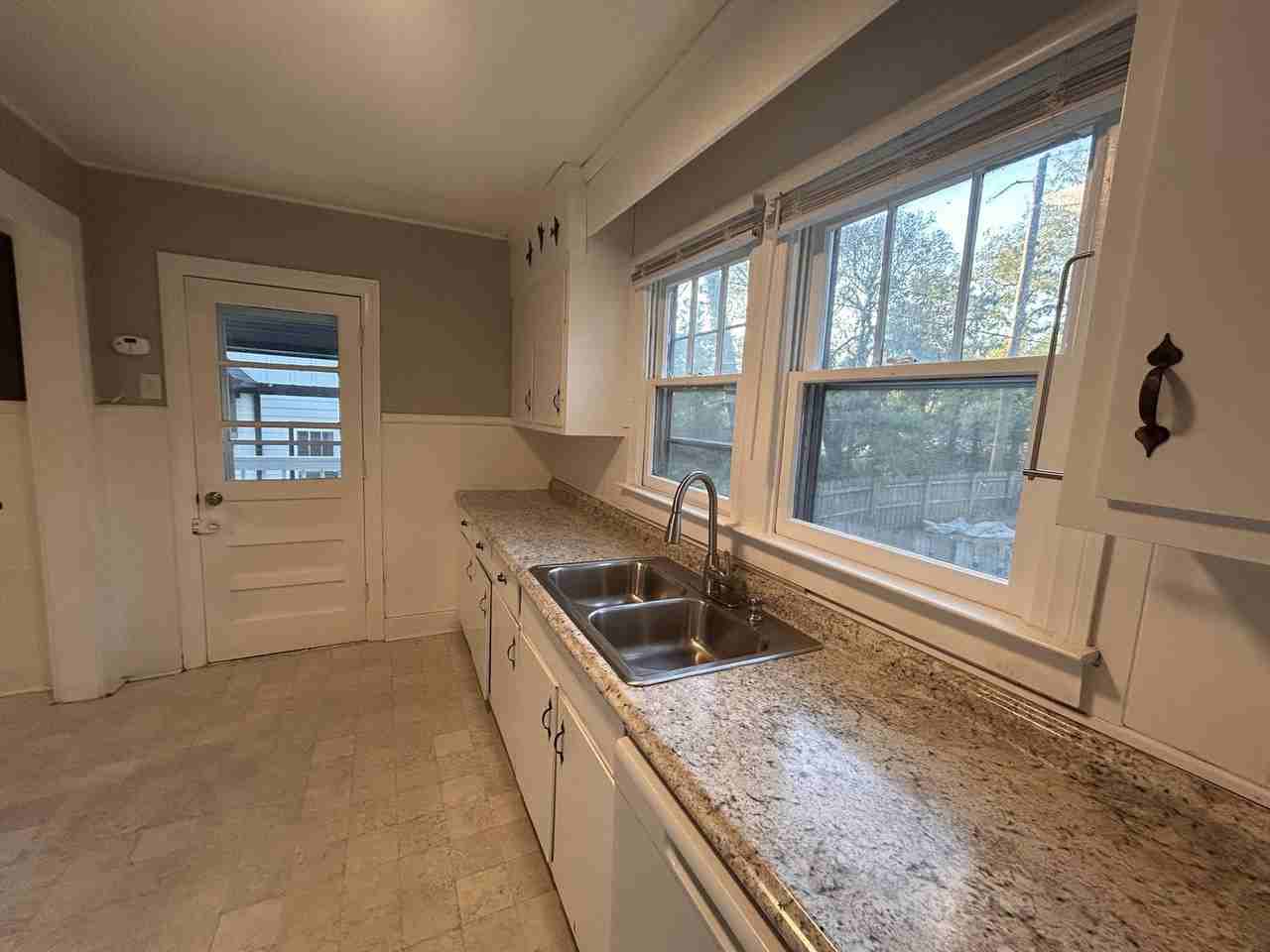 1804 Overton St - Photo 7 of 18