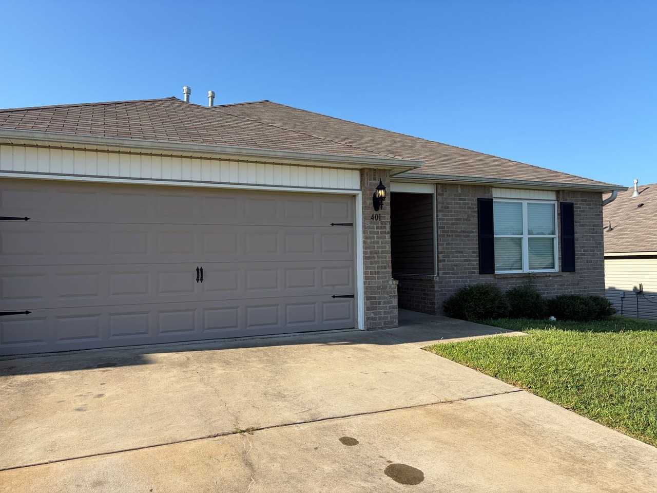 401 Woodland Trl - Photo 2 of 20