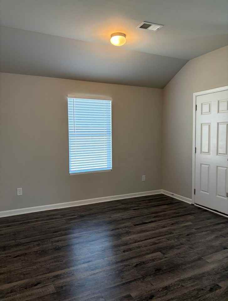401 Woodland Trl - Photo 3 of 20