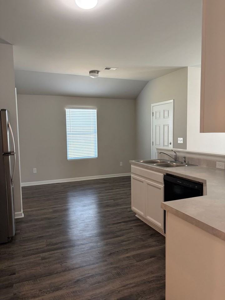 401 Woodland Trl - Photo 4 of 20