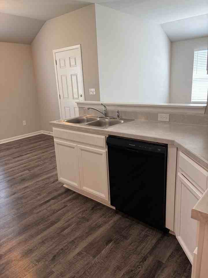 401 Woodland Trl - Photo 7 of 20
