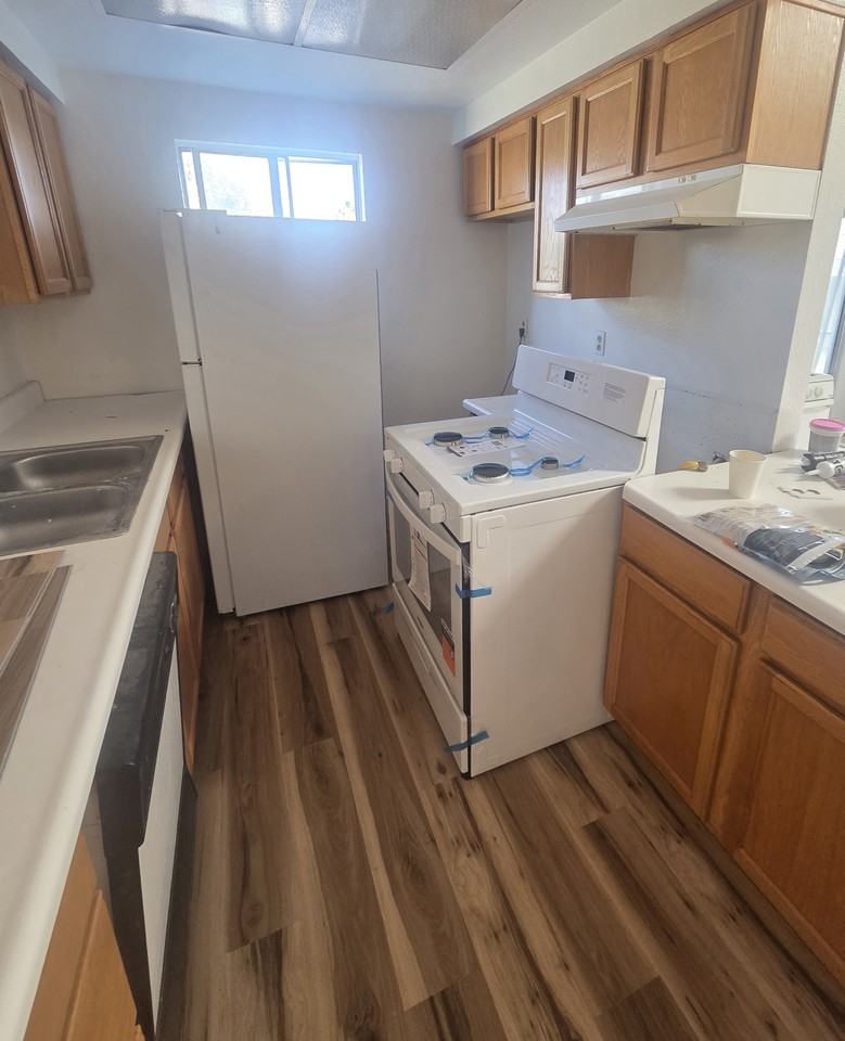 714 N Clementine - Photo 4 of 16