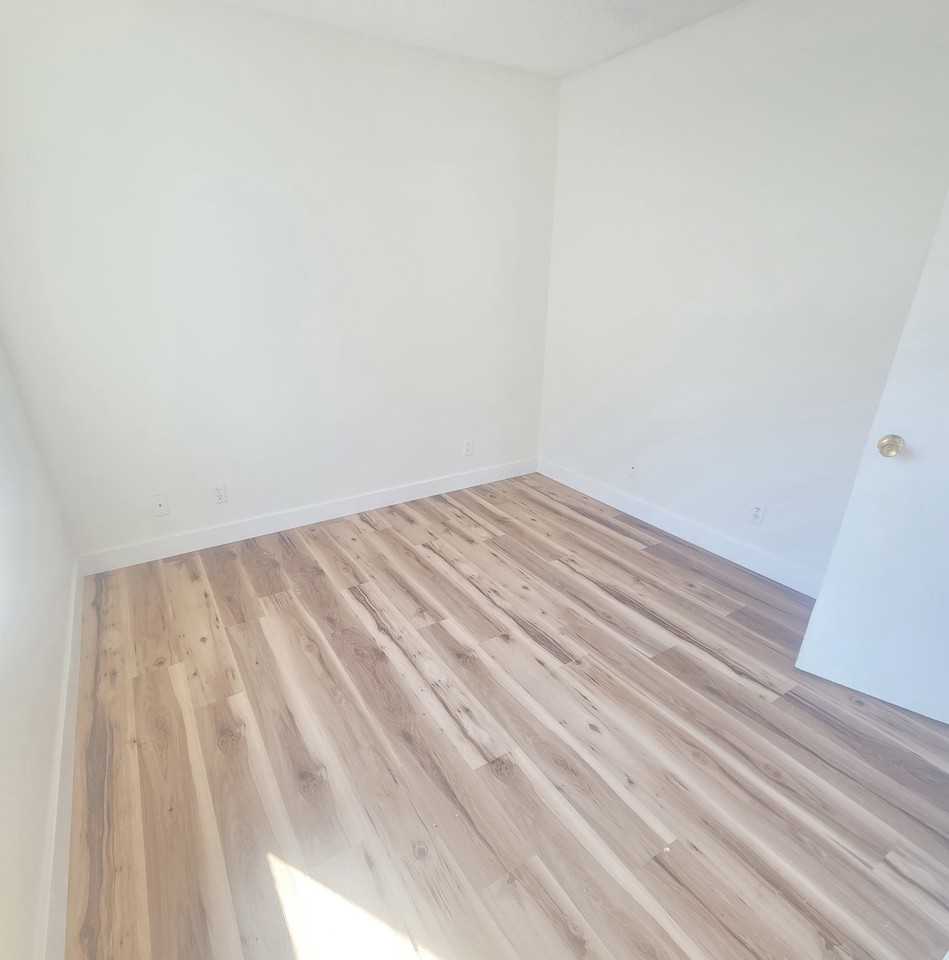 714 N Clementine - Photo 5 of 16