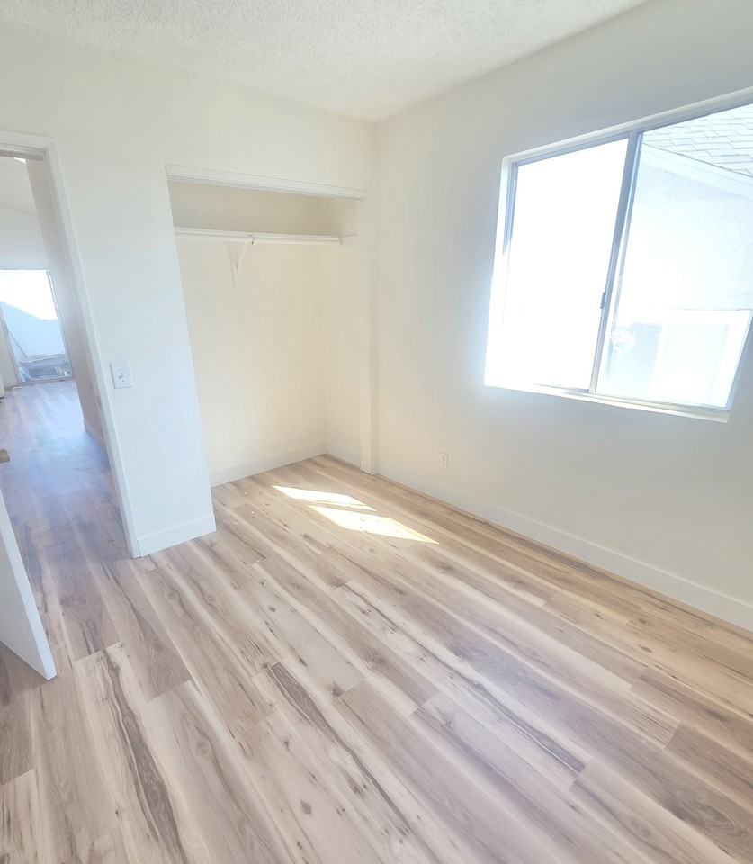 714 N Clementine - Photo 6 of 16