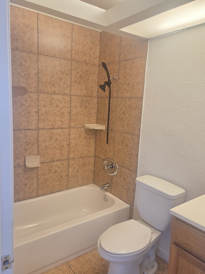 714 N Clementine - Photo 7 of 14