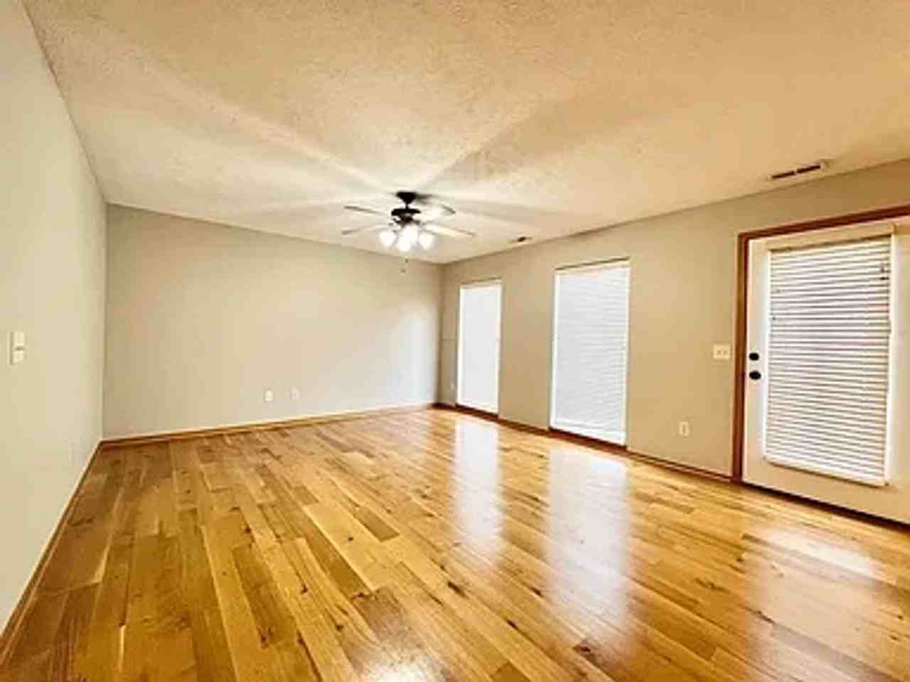 1806 N 177th St - Photo 2 of 14