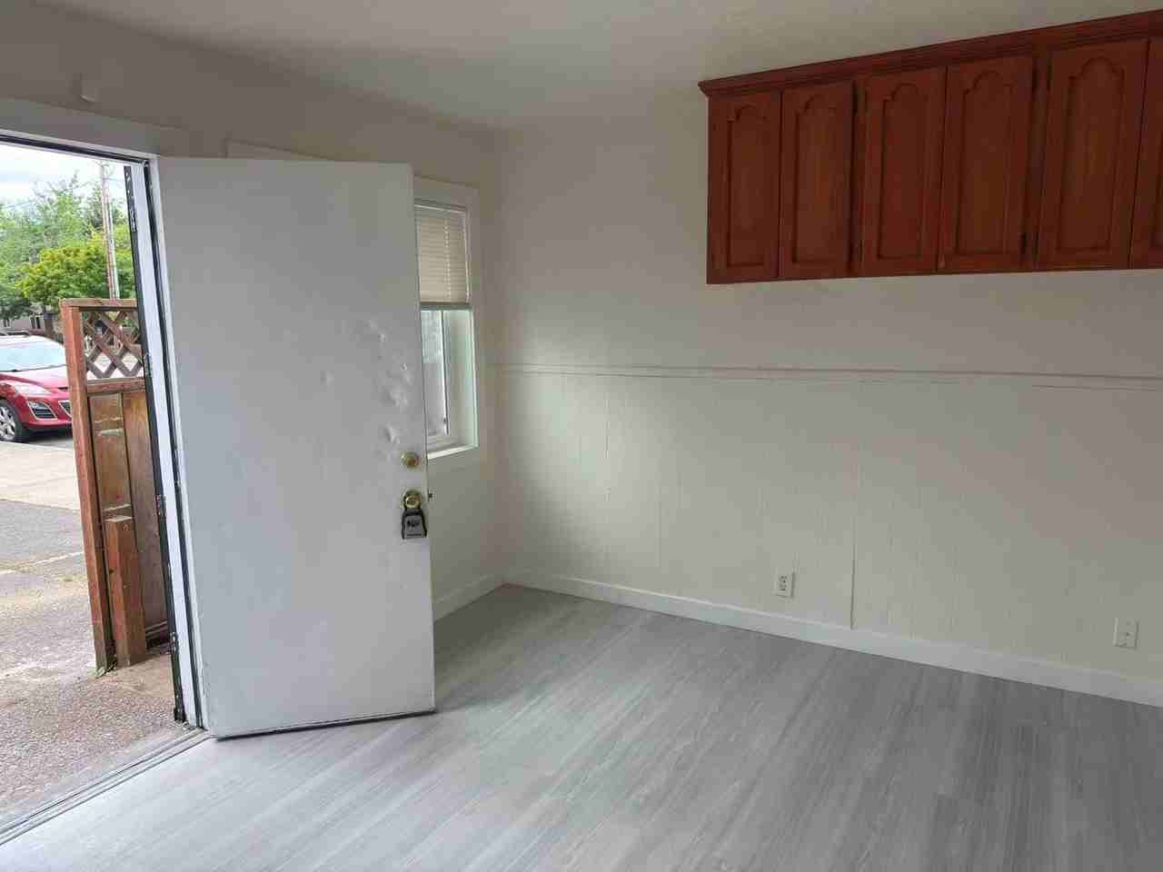 3218 Se 122nd Ave - Photo 3 of 7