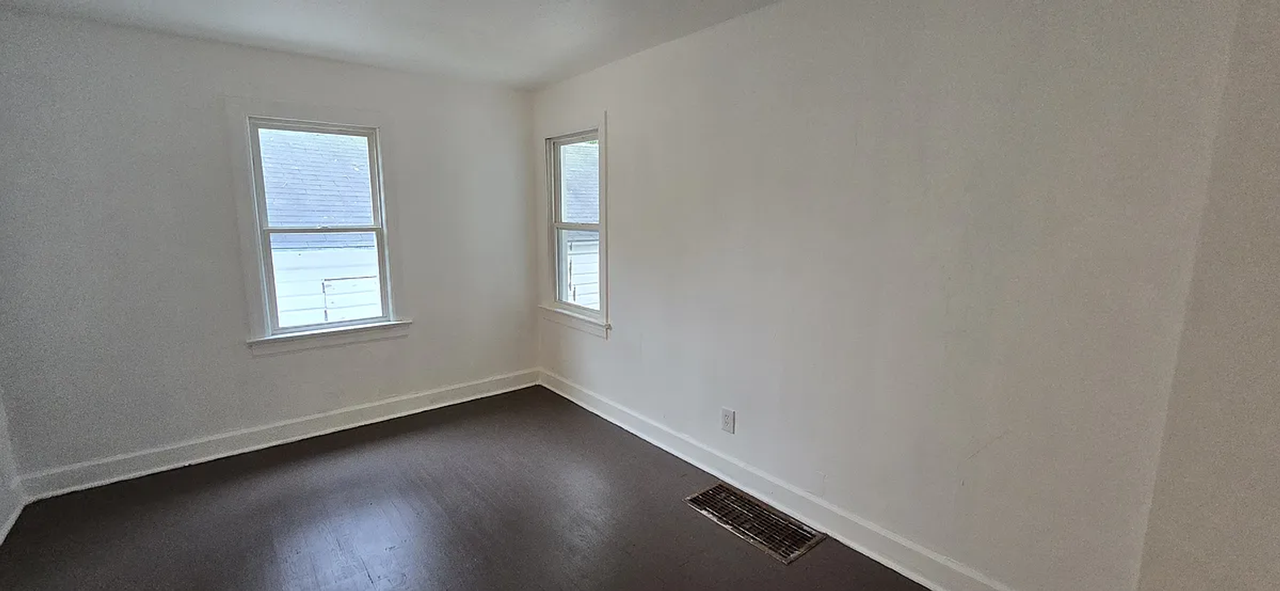 2200 W Walnut St - Photo 3 of 8