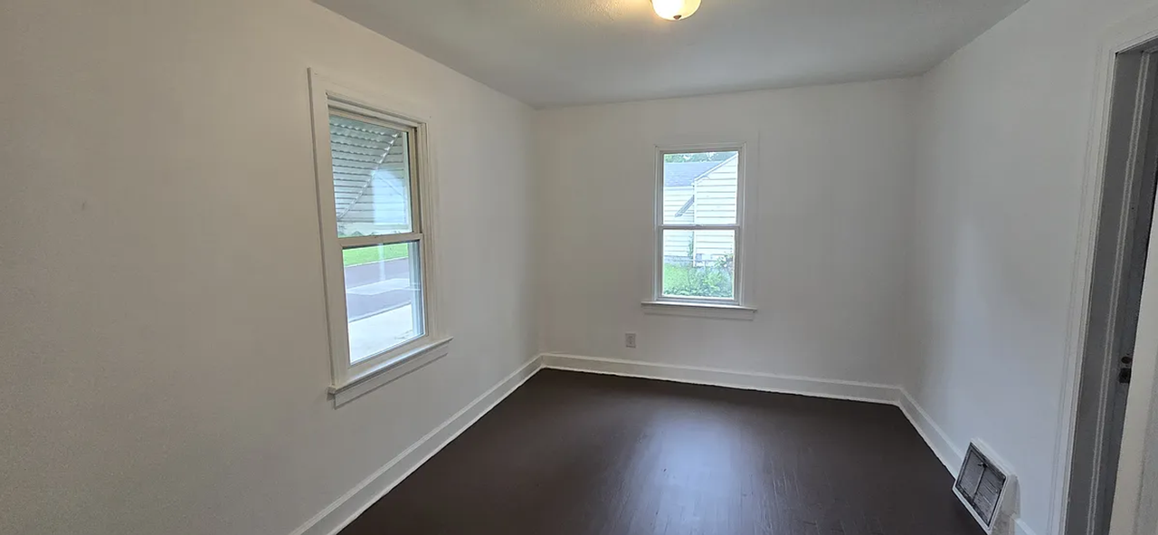 2200 W Walnut St - Photo 4 of 8