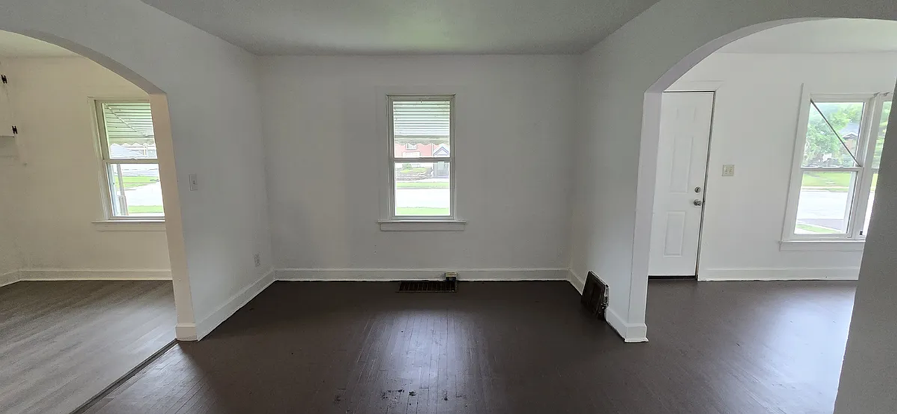 2200 W Walnut St - Photo 5 of 8