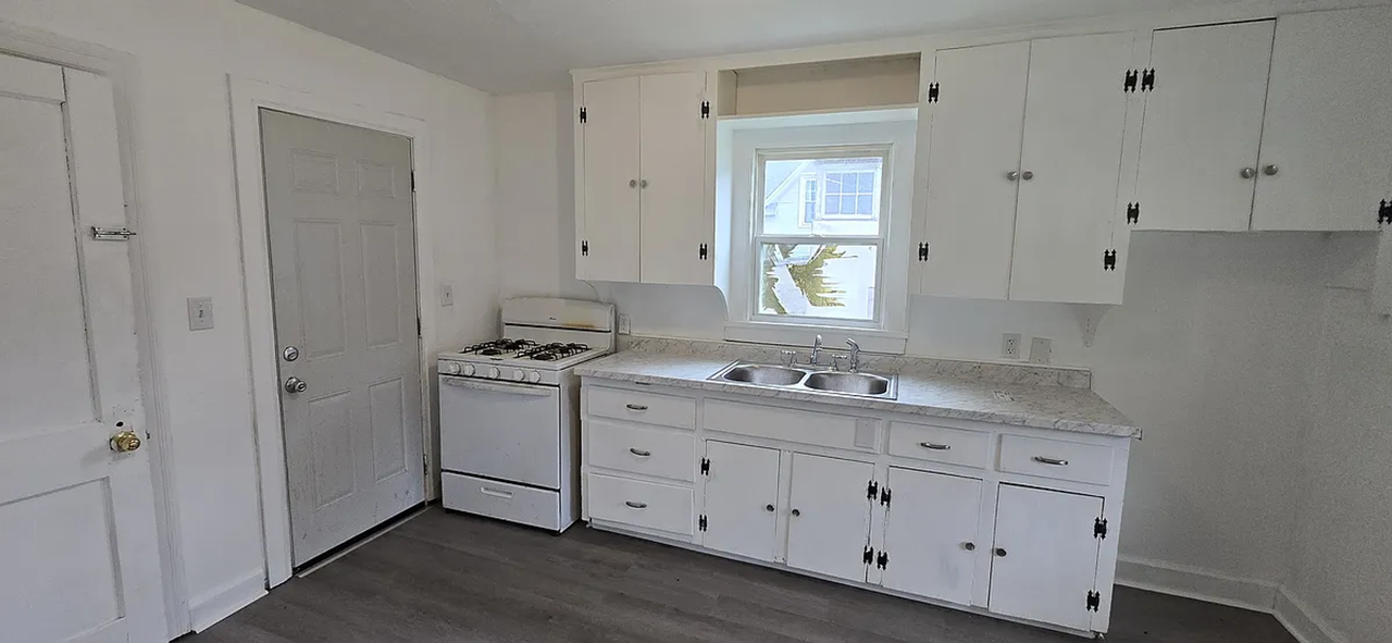 2200 W Walnut St - Photo 6 of 8