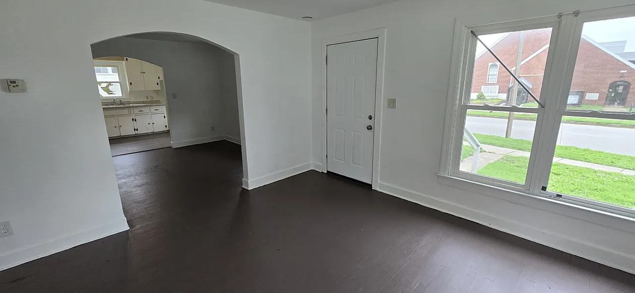 2200 W Walnut St - Photo 7 of 8