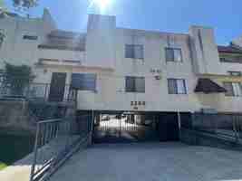 featured image of 2200 Larch St