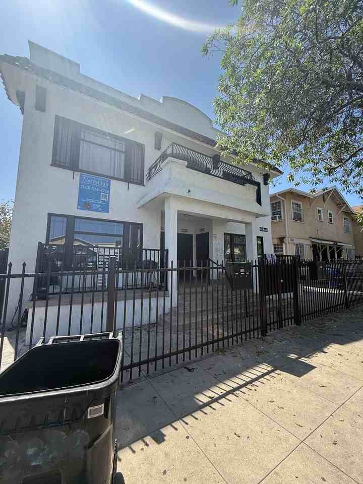 2028 E 3rd St - Photo 5 of 9