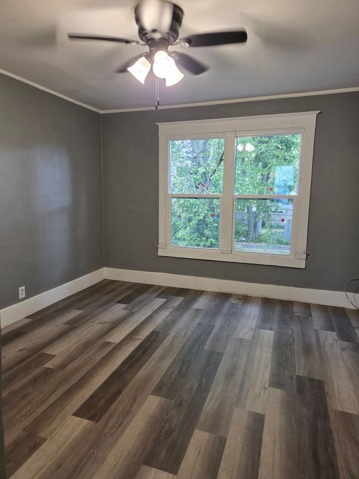 1312 N Ellis St - Photo 4 of 5