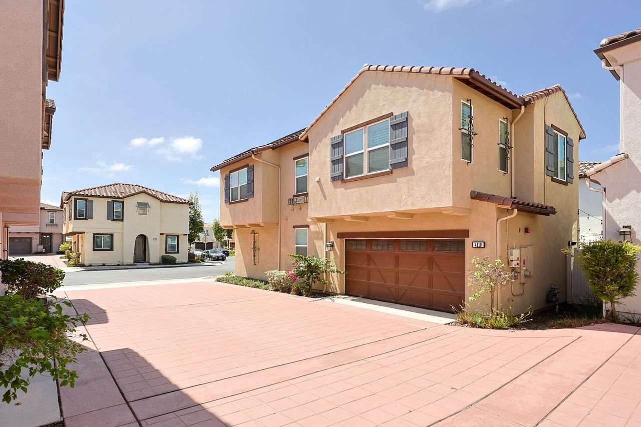 4110 Mission Tree Way - Photo 4 of 38
