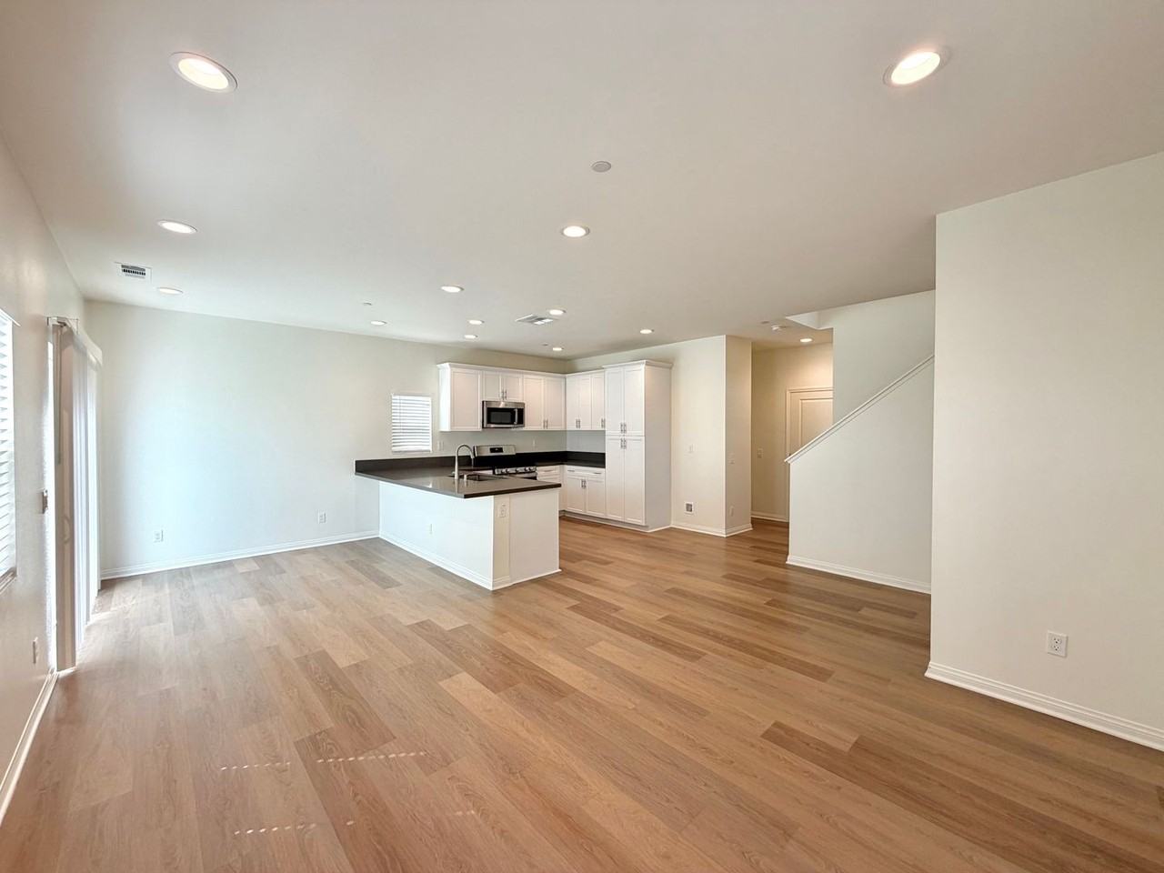 163 N Lassen Ave - Photo 4 of 23