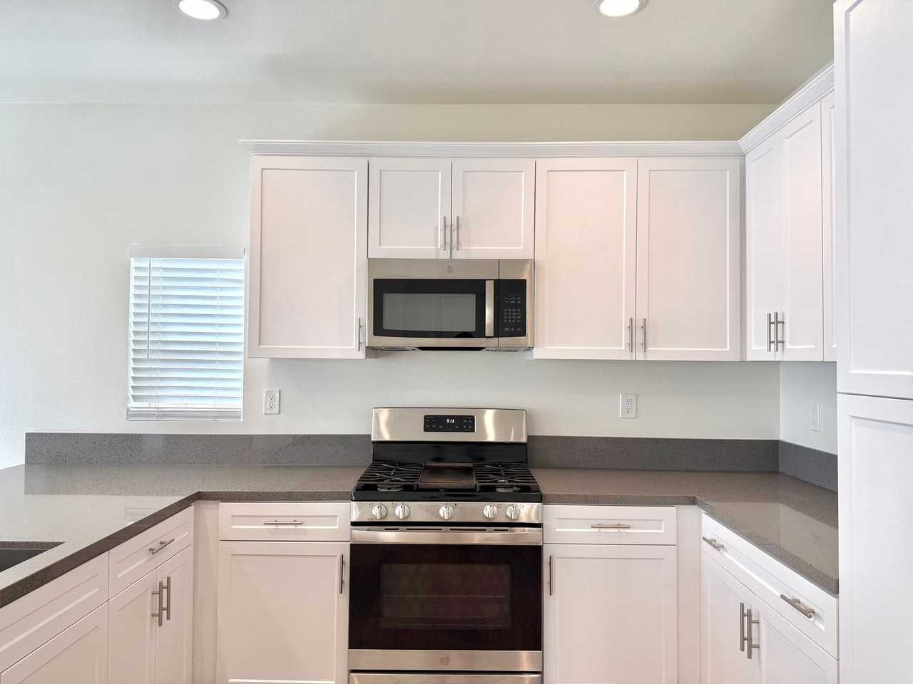 163 N Lassen Ave - Photo 6 of 23