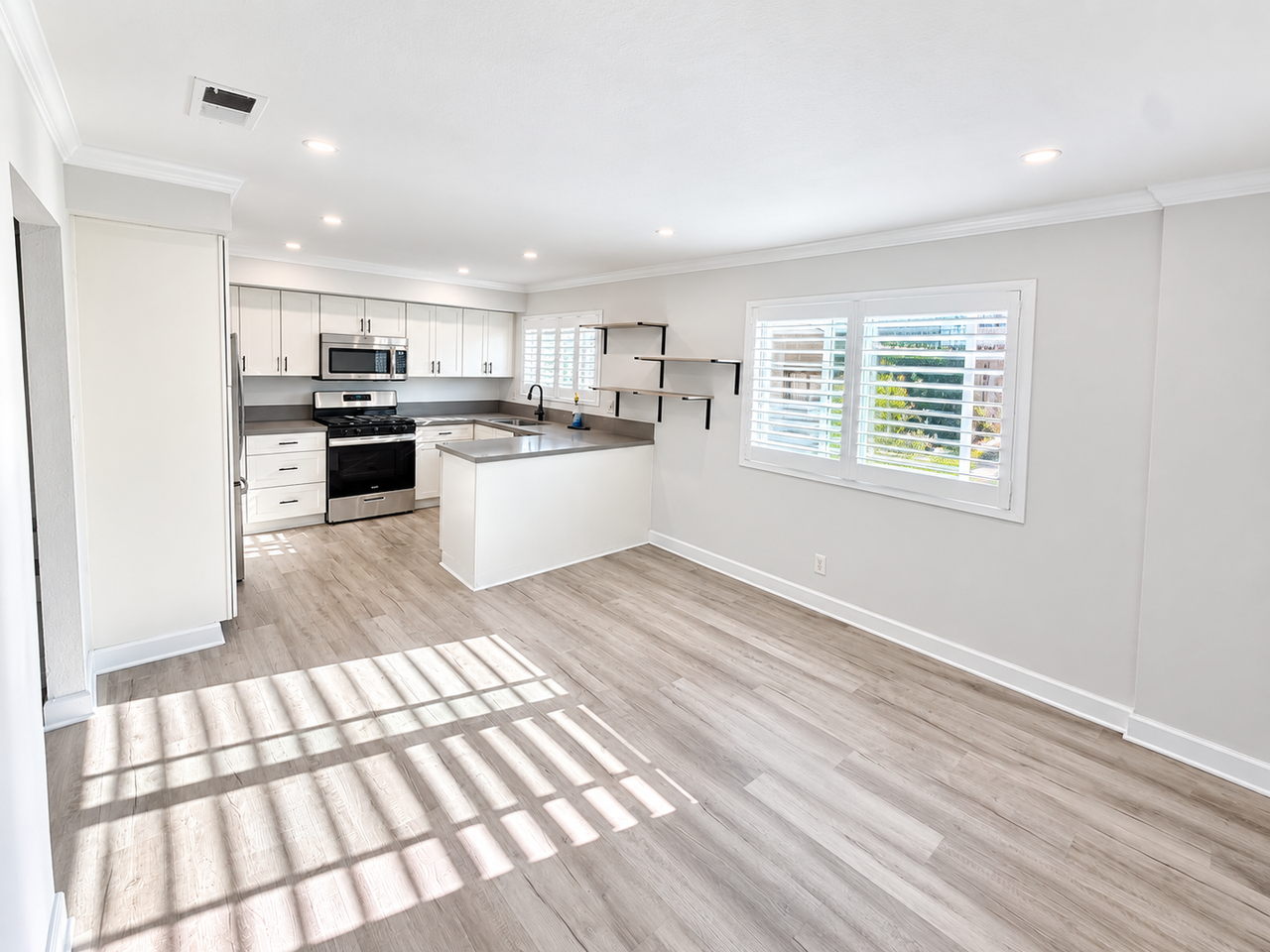 2254 Gaviota Ave #36 - Photo 2 of 8