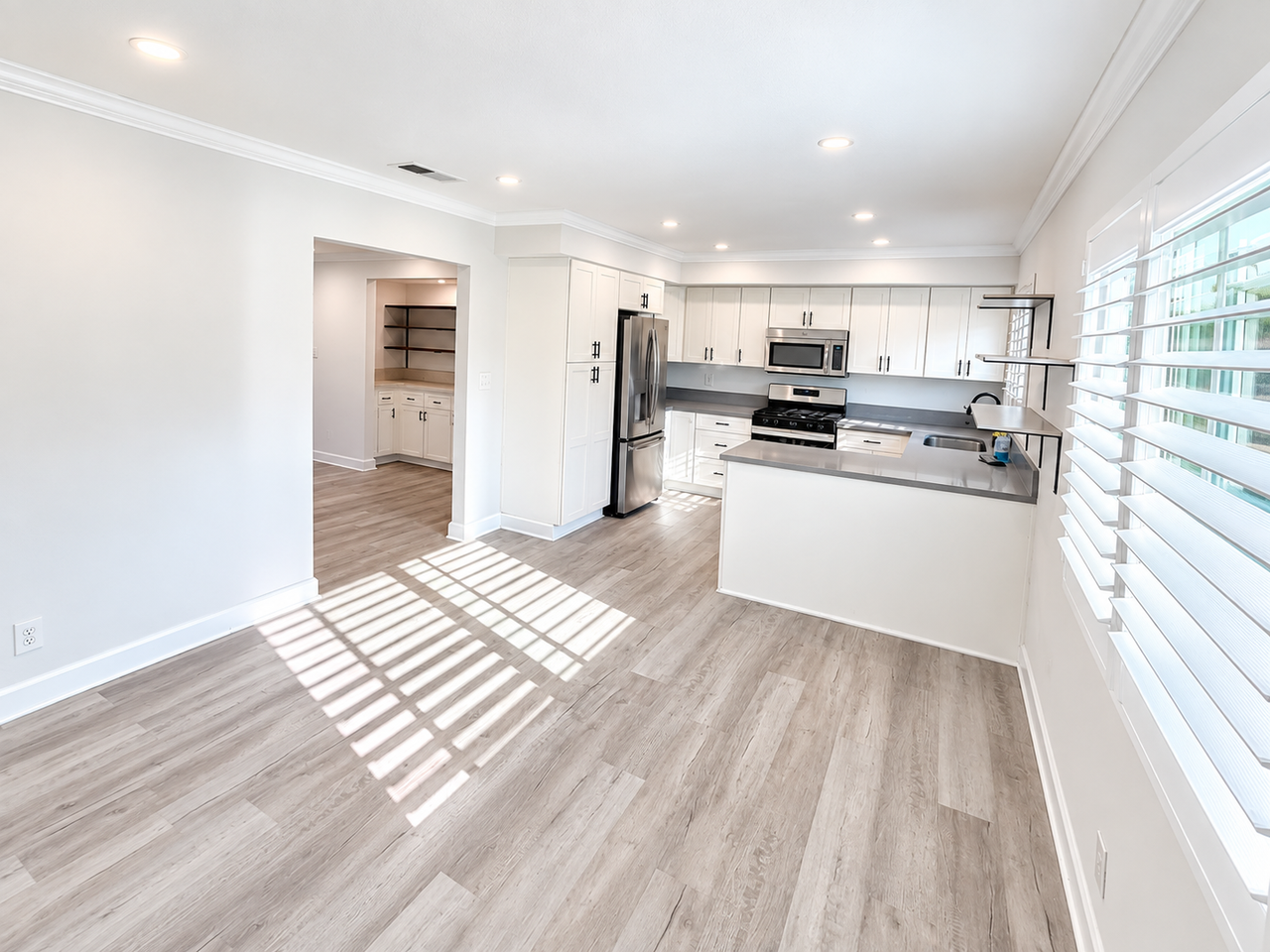 2254 Gaviota Ave #36 - Photo 5 of 8