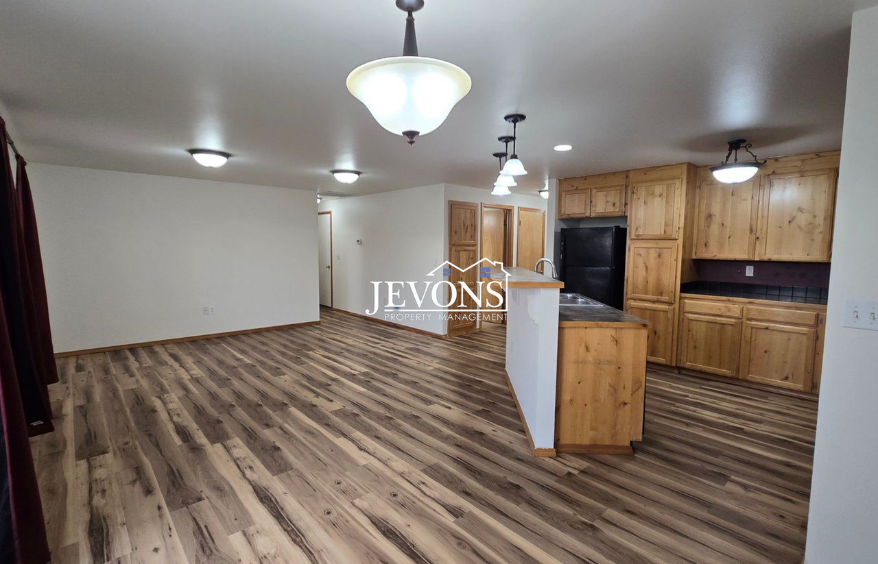2134 S 64th Ave - Photo 3 of 14