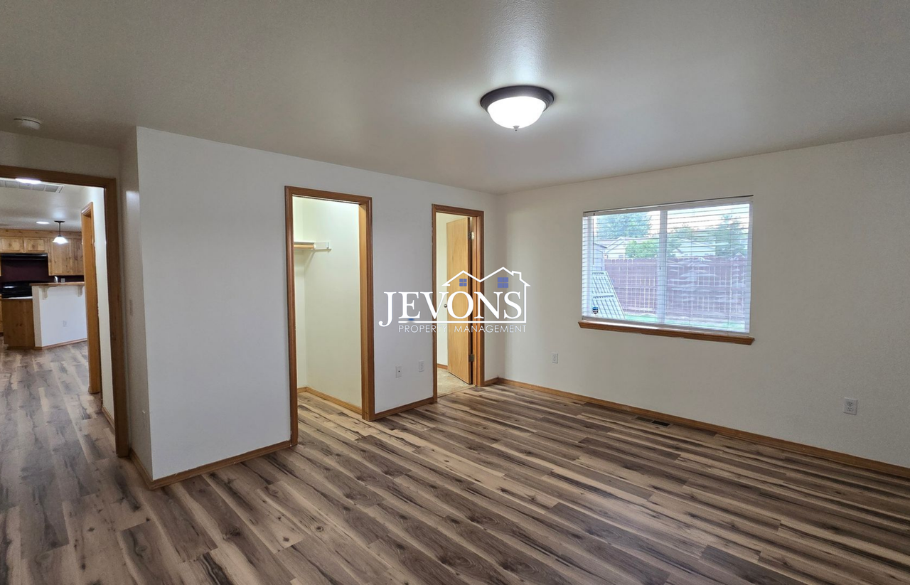 2134 S 64th Ave - Photo 5 of 14