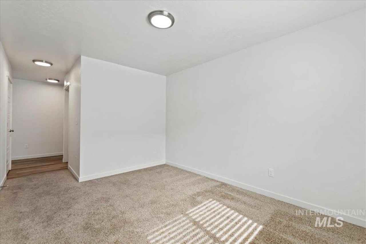 3023 W Silver River St - Photo 4 of 13