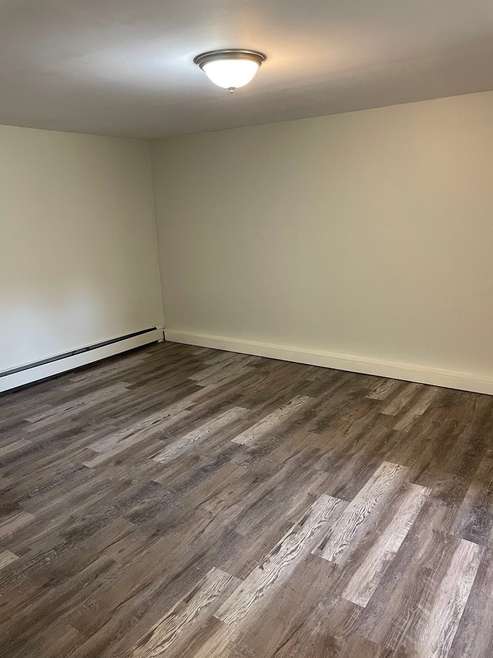 93 Riverview Apartment - Photo 7 of 9