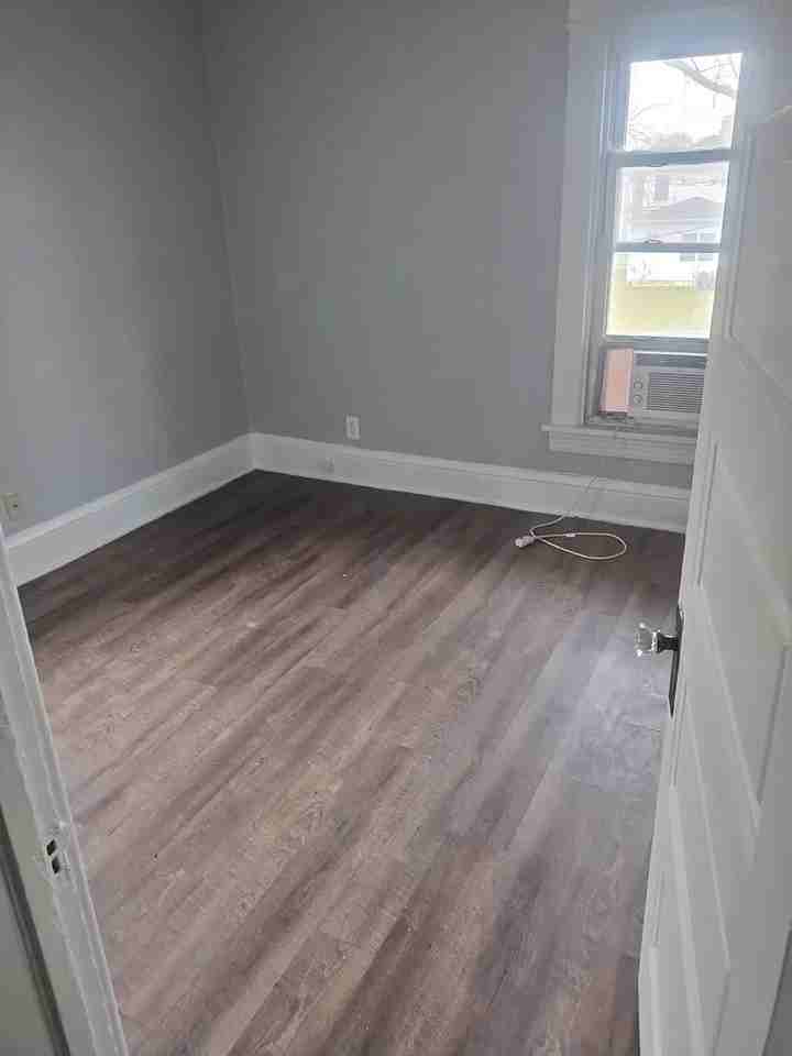 725 Cottage Grove  Ave. - Photo 3 of 7