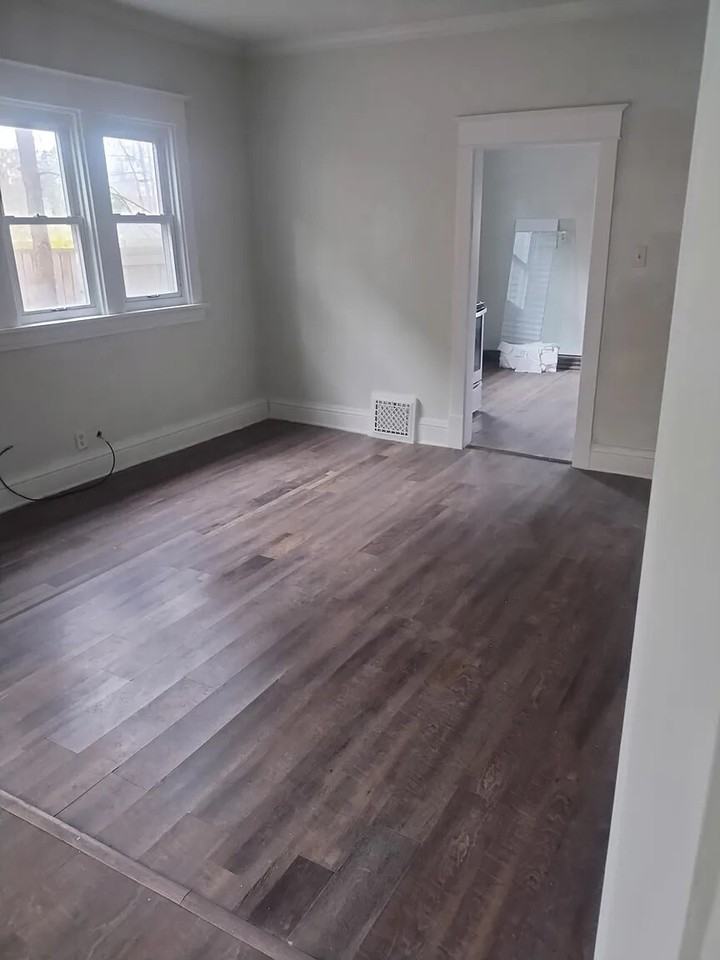 725 Cottage Grove  Ave. - Photo 4 of 7