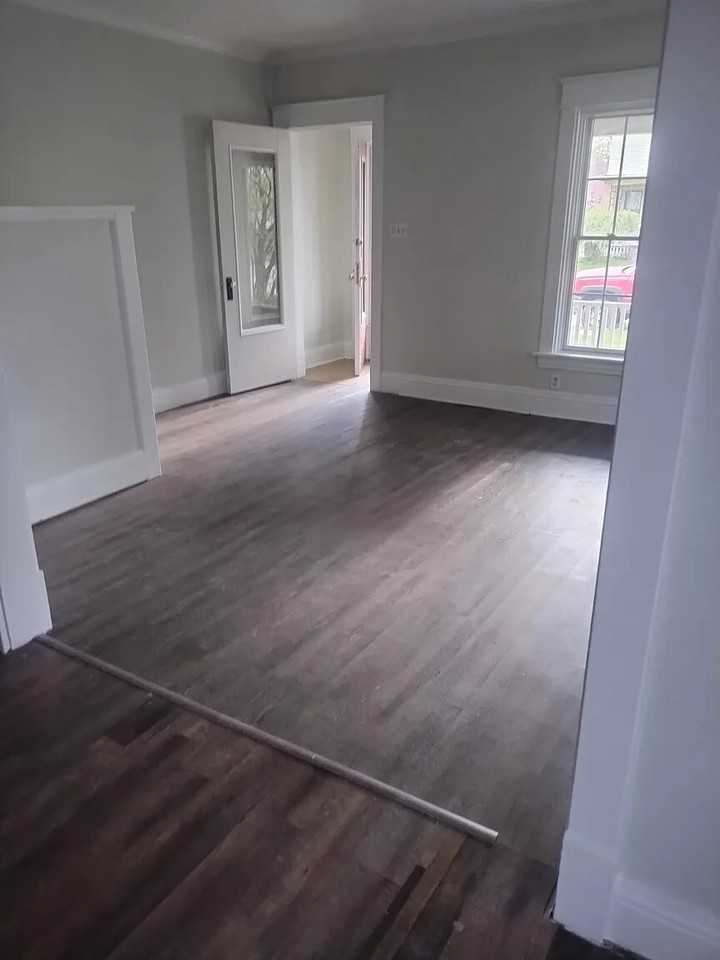 725 Cottage Grove  Ave. - Photo 6 of 7