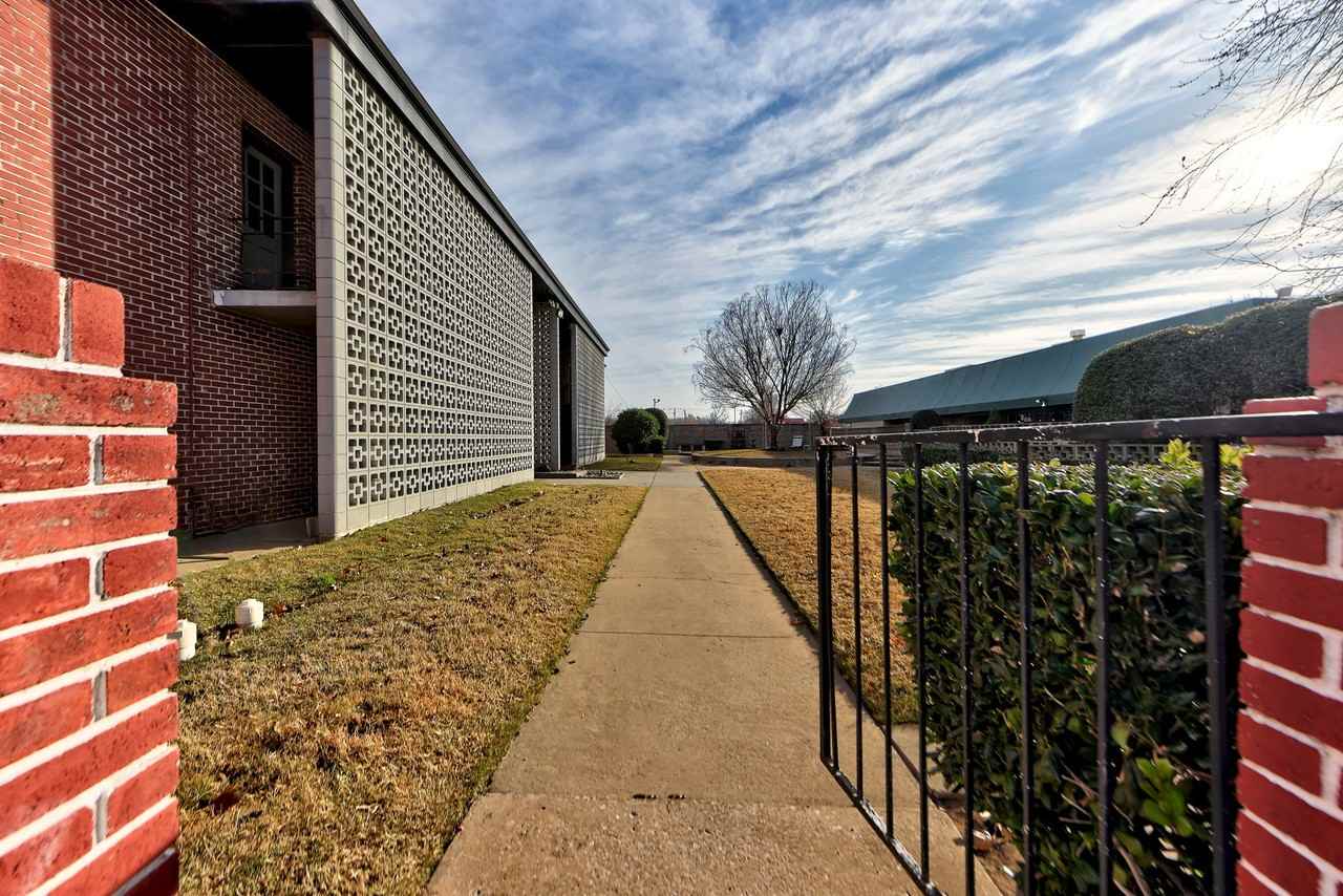 1325 West Lindsey Street - Photo 7 of 46