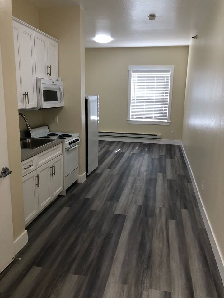 2070 University Avenue - Photo 2 of 26