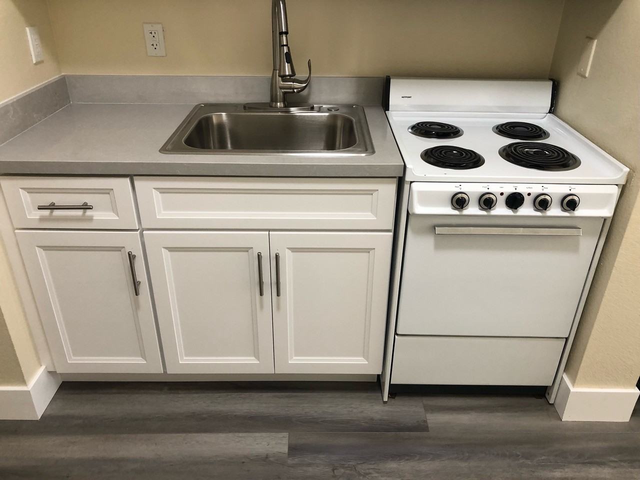 2070 University Avenue - Photo 3 of 26