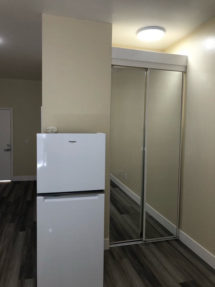 2070 University Avenue - Photo 7 of 26
