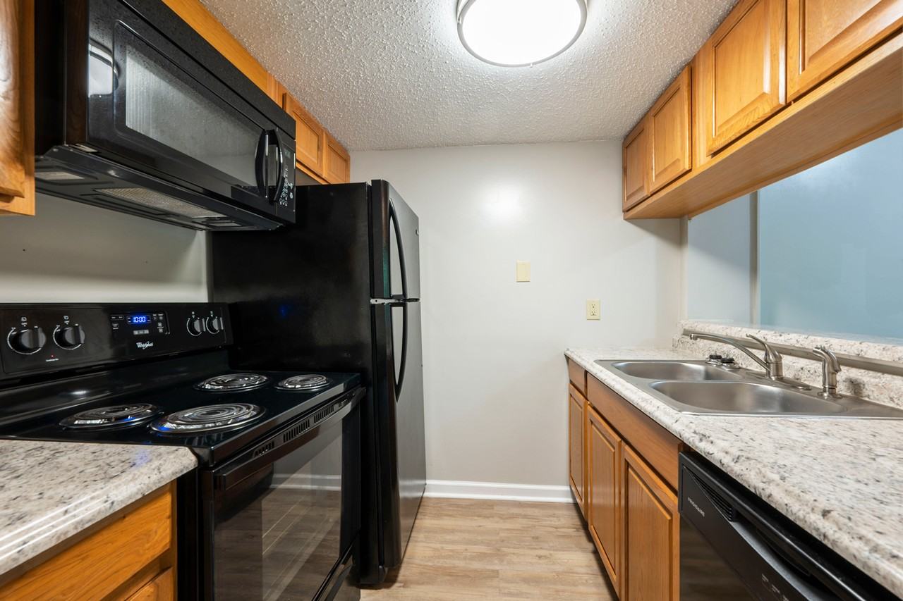 183- Rock Creek Apts. - Photo 4 of 22