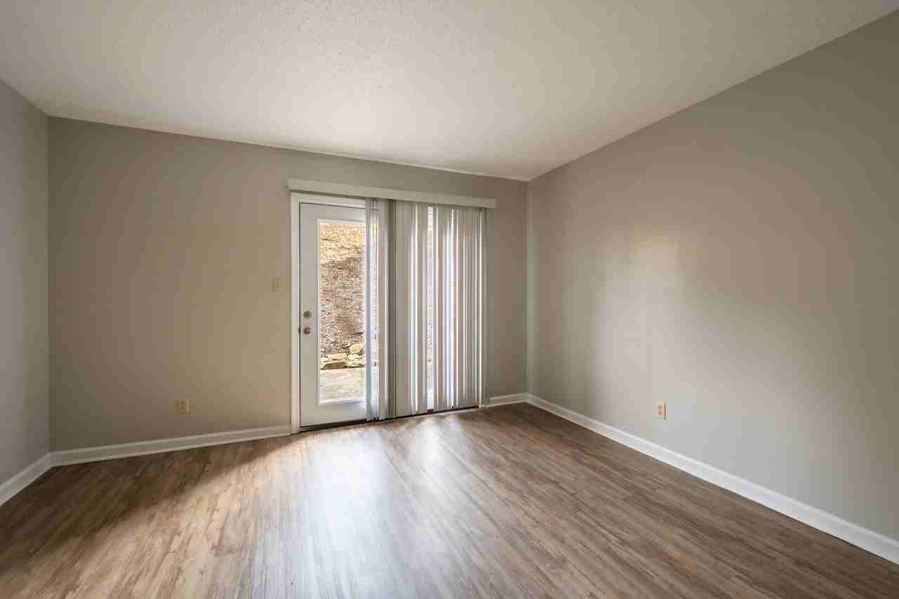 183- Rock Creek Apts. - Photo 5 of 22