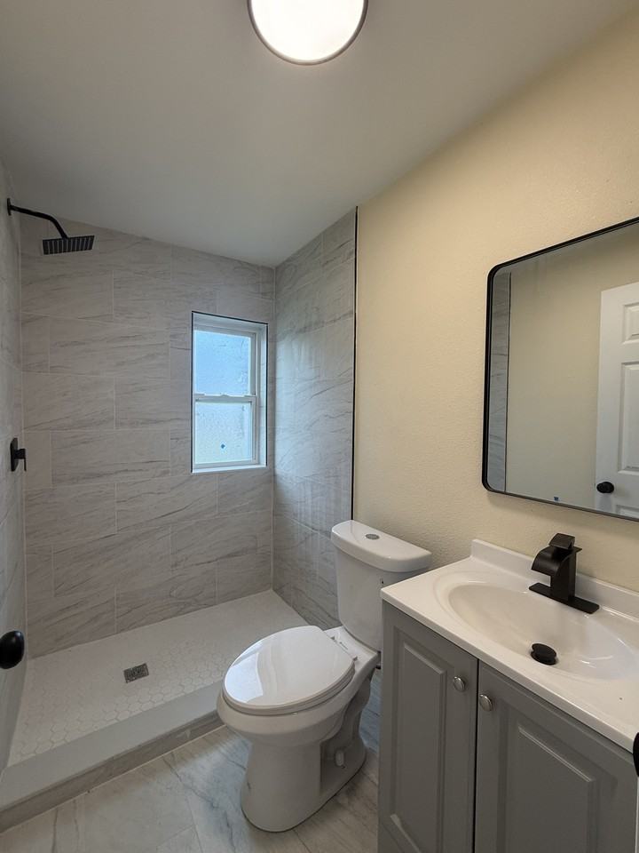 5680 28th St N Unit D5 - Photo 5 of 8