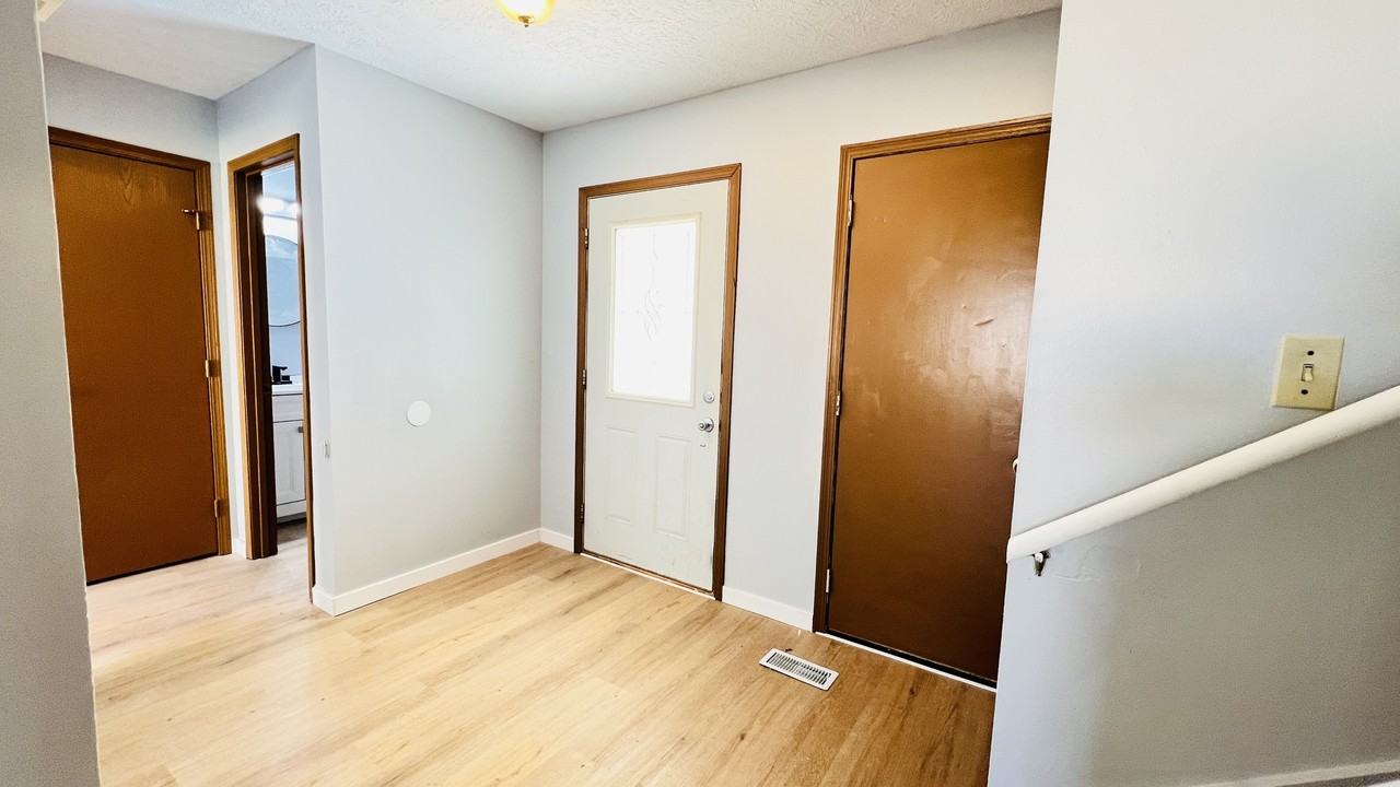 431 South Village Court - Photo 3 of 50