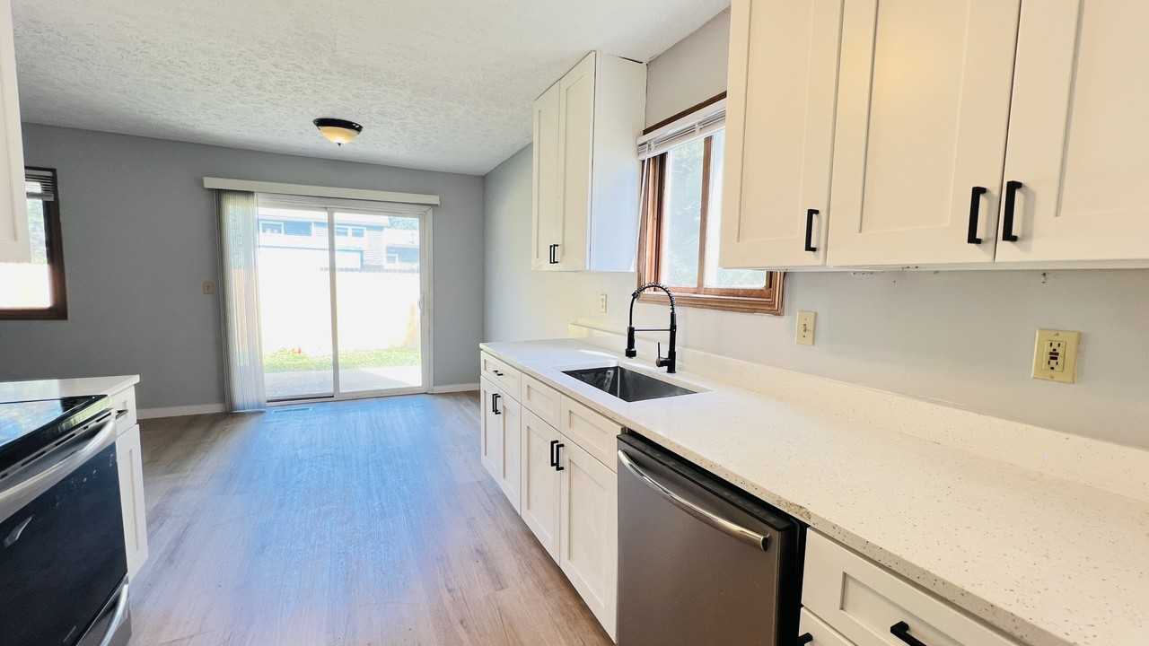 431 South Village Court - Photo 6 of 50