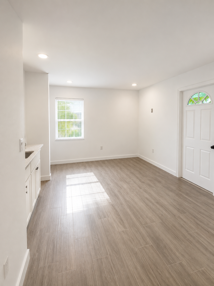 14280 Northeast 6th Avenue - Photo 2 of 10